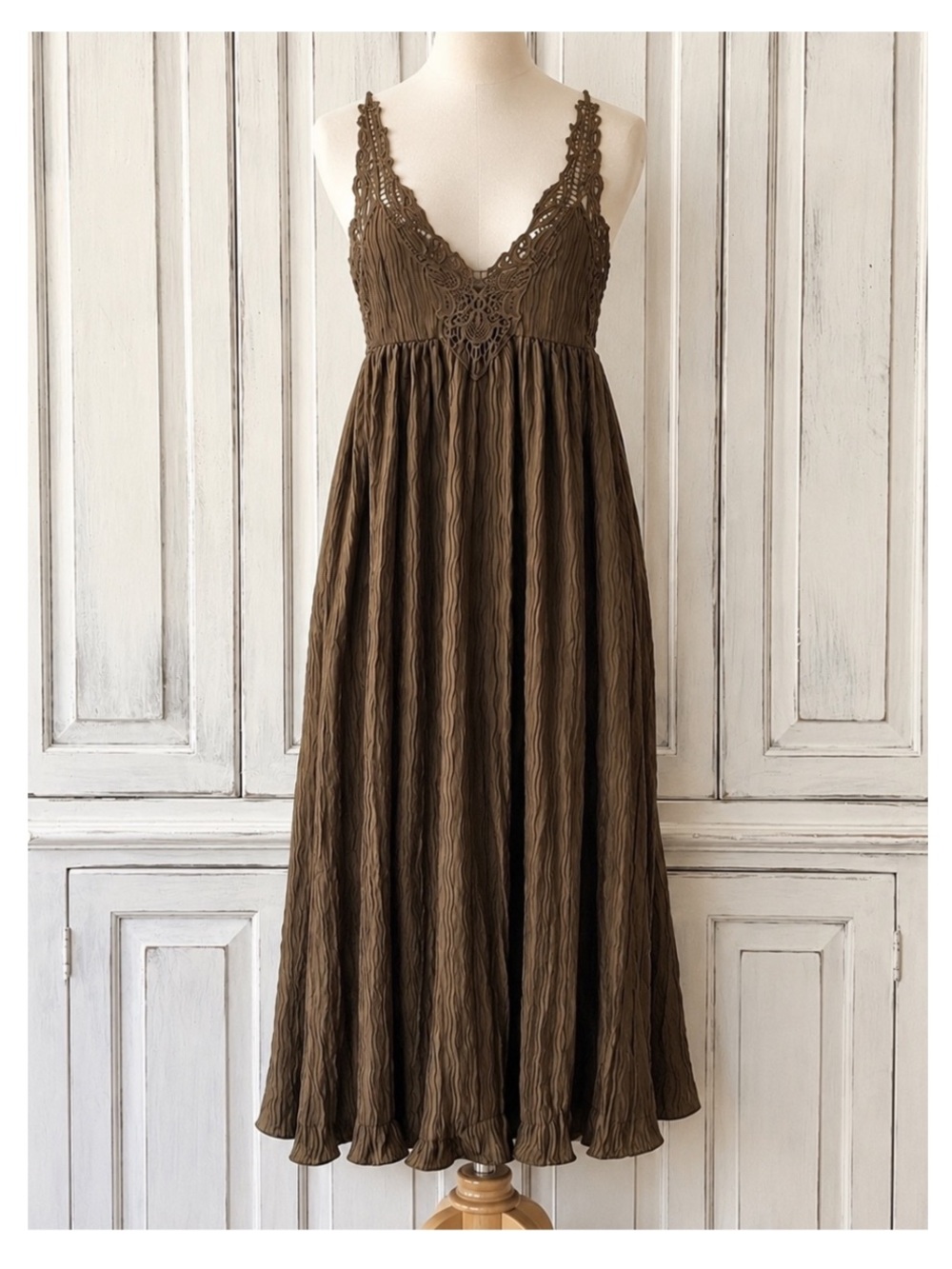 🟠NWT JUST ME Midi Dress w/Crochet Detail at Neckline/Bodice-Burnished Gold SMALL